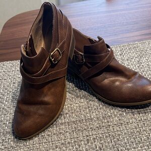 Life stride ankle boots